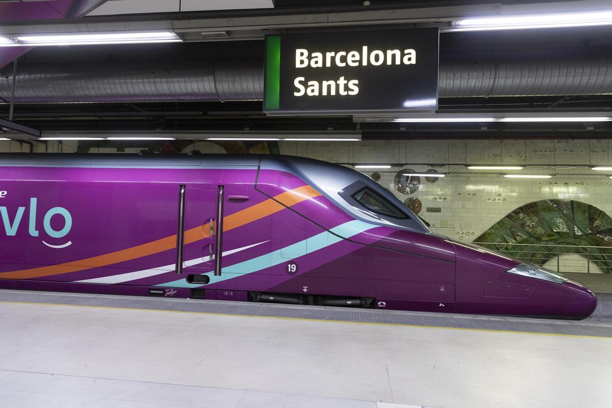 Un Avlo, la alta velocidad 'low cost' de Renfe, en Sants, el pasado martes