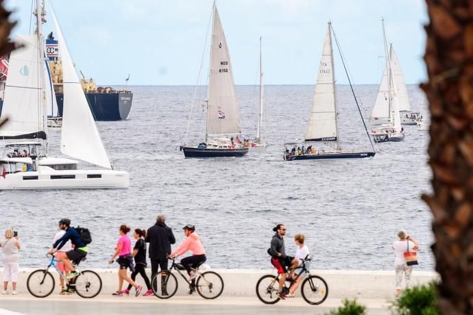 Salida de la ARC Plus del muelle deportivo