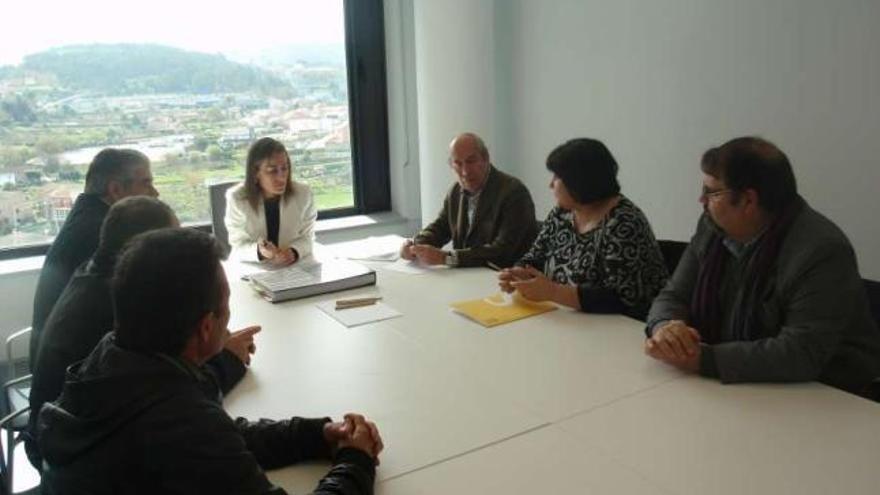 La alcaldesa de Sanxenxo y la plataforma de afectados se reunieron con la directora de Infraestructuras.
