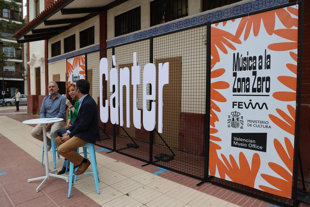 Música en la zona cero en Catarroja.