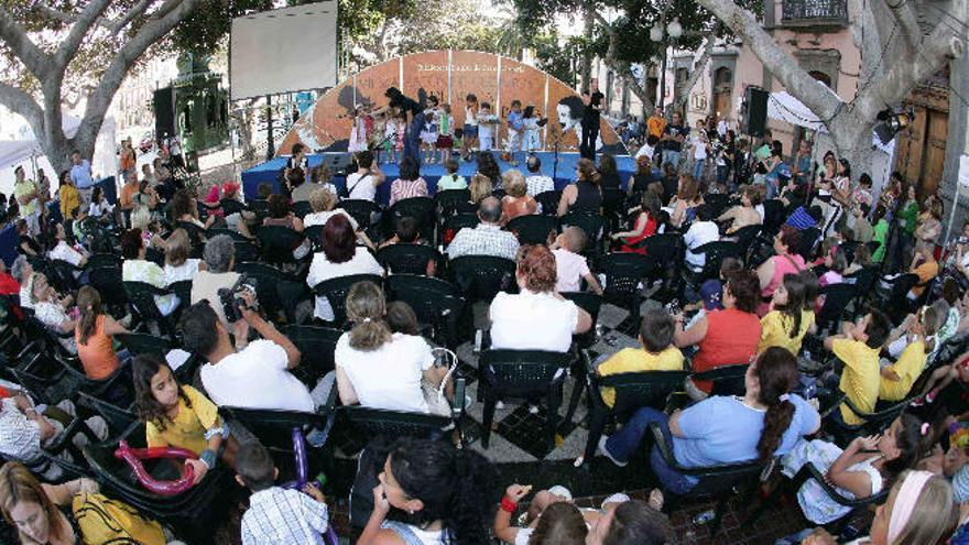 Maratón de cuentos en la Plaza de las Ranas en la edición de 2017.