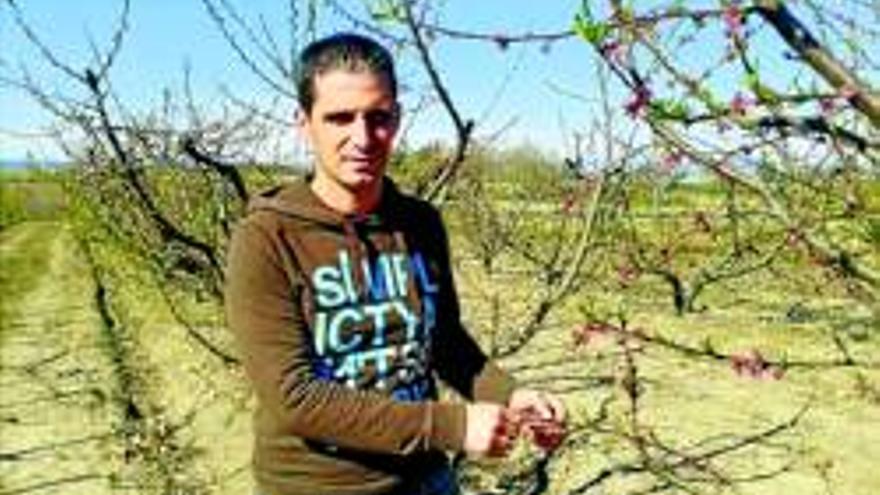 Vicente  Guerrero  AGRICULTOR Y PERITO : &quot;Al menos en 20 días no podré empezar a preparar las tierras&quot;