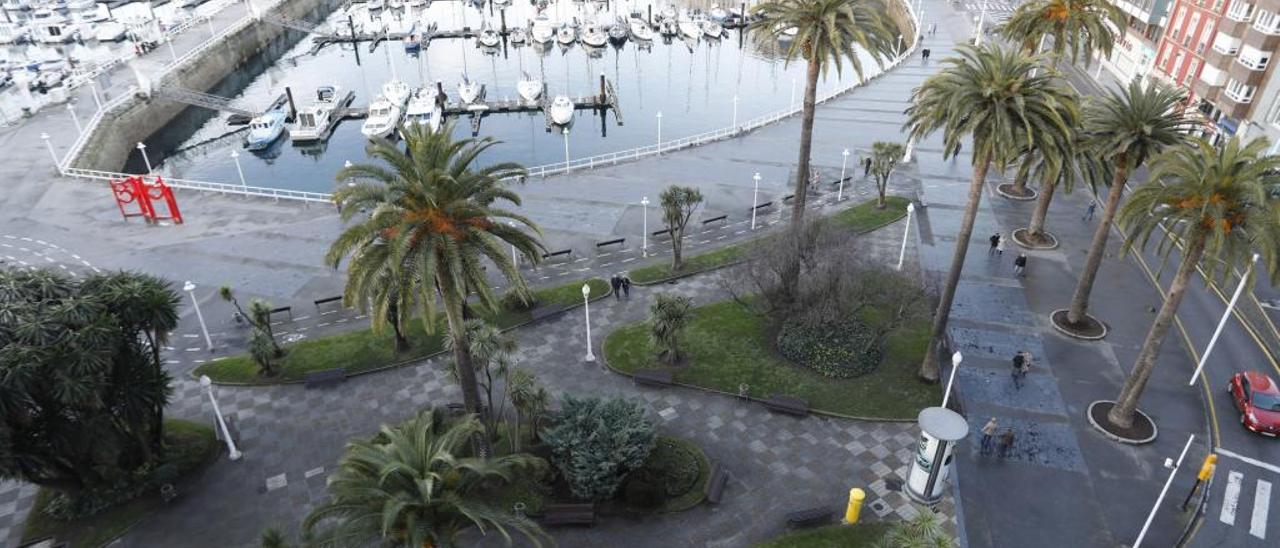 Vista cenital de los Jardines de la Reina, con Cimadevilla al fondo.