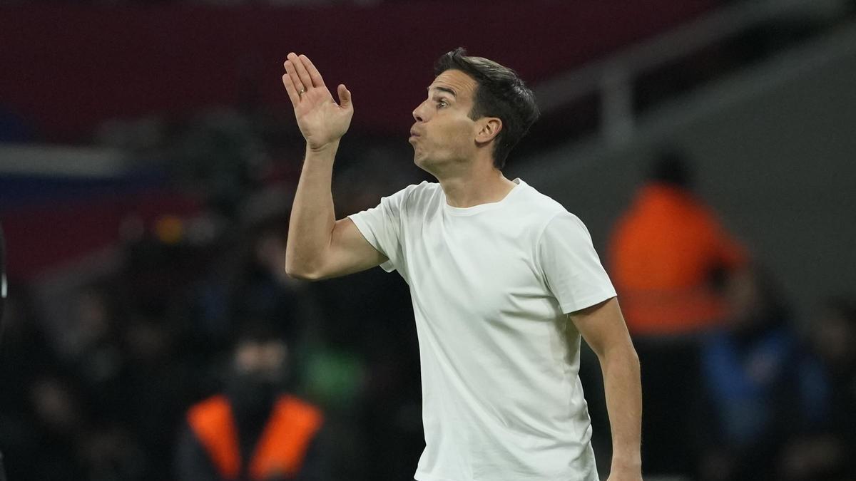 Iñigo Pérez, actual entrenador del Rayo Vallecano, es el elegido por el Villarreal para reemplazar a Marcelino en el banquillo 'groguet'.