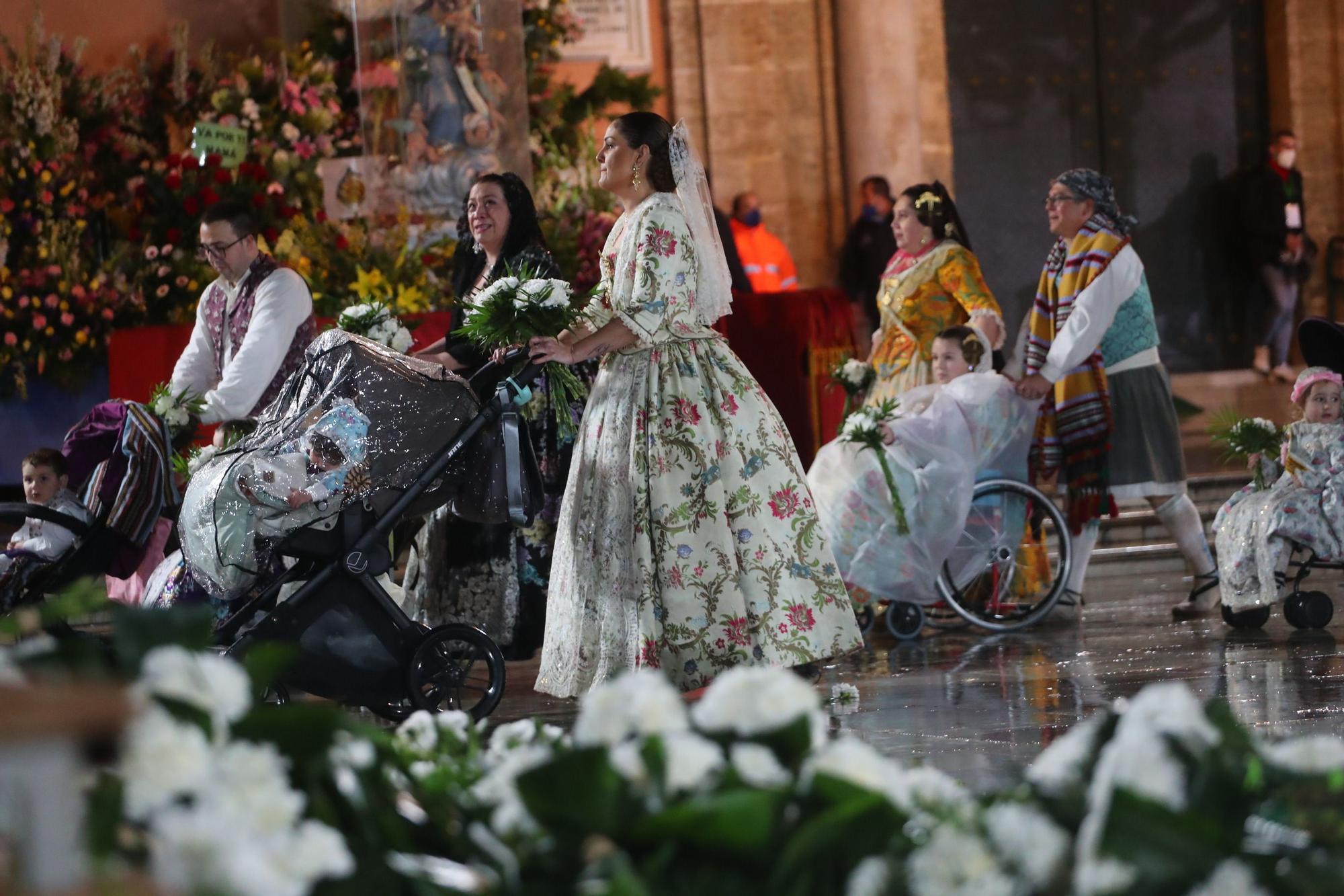 Búscate en el primer día de ofrenda por la calle de la Paz (entre las 20:00 a las 21:00 horas)