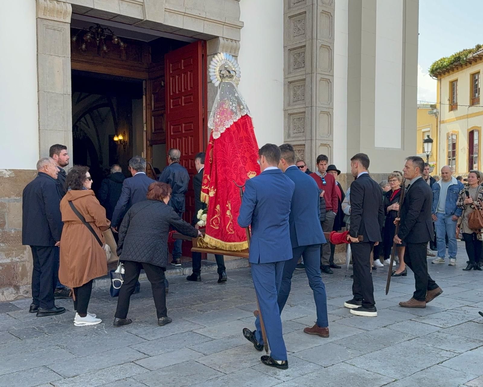 Así vivió Candas el cierre de su Semana Santa con la Procesion del Encuentro