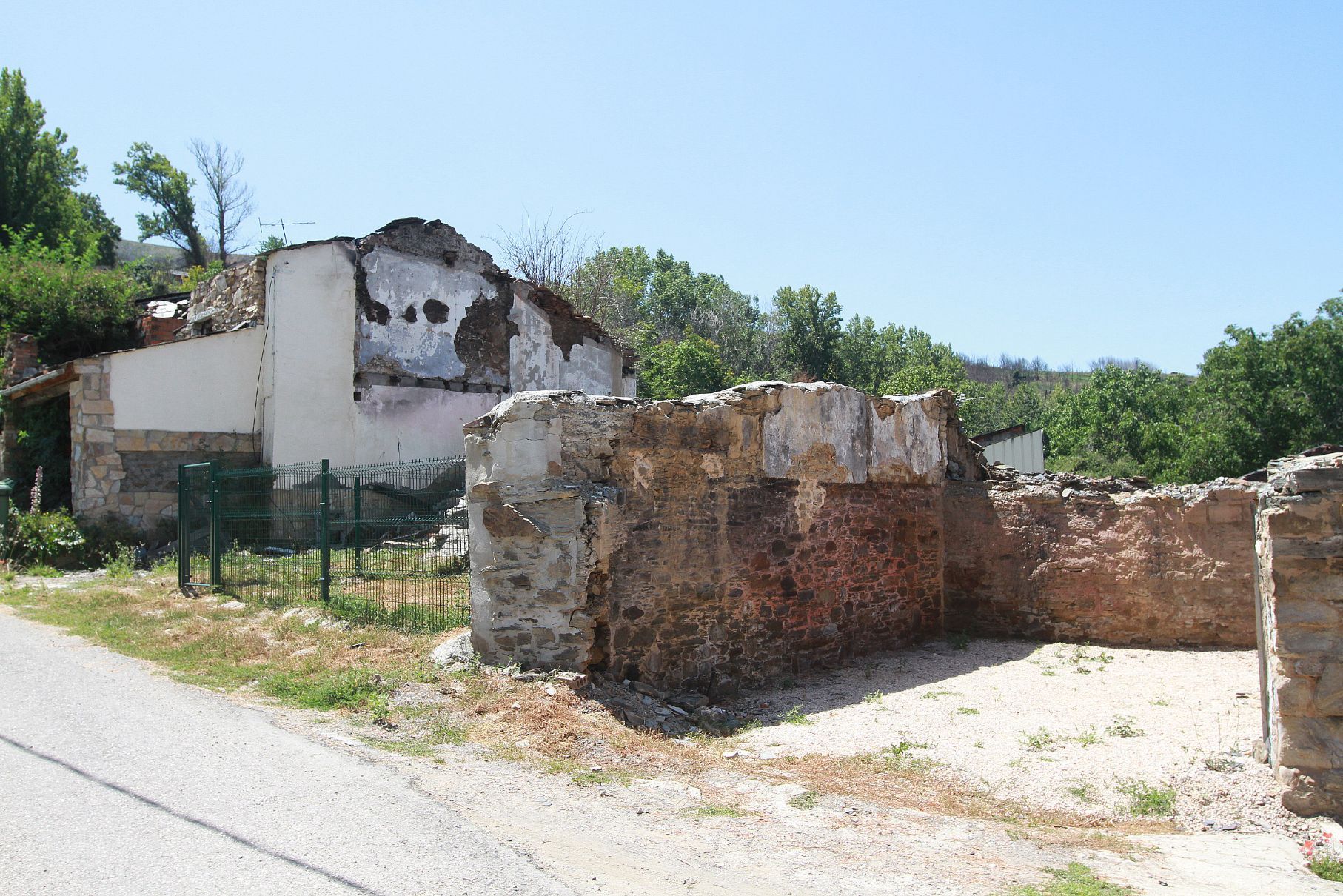 Una casa derruida por completo tras el incendio