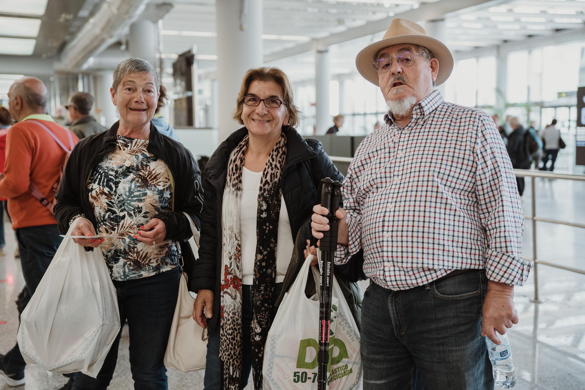 Indignación entre los pasajeros del aeropuerto de Palma: «No vamos a pagar por llevar ensaimadas, si hace falta las tiramos»