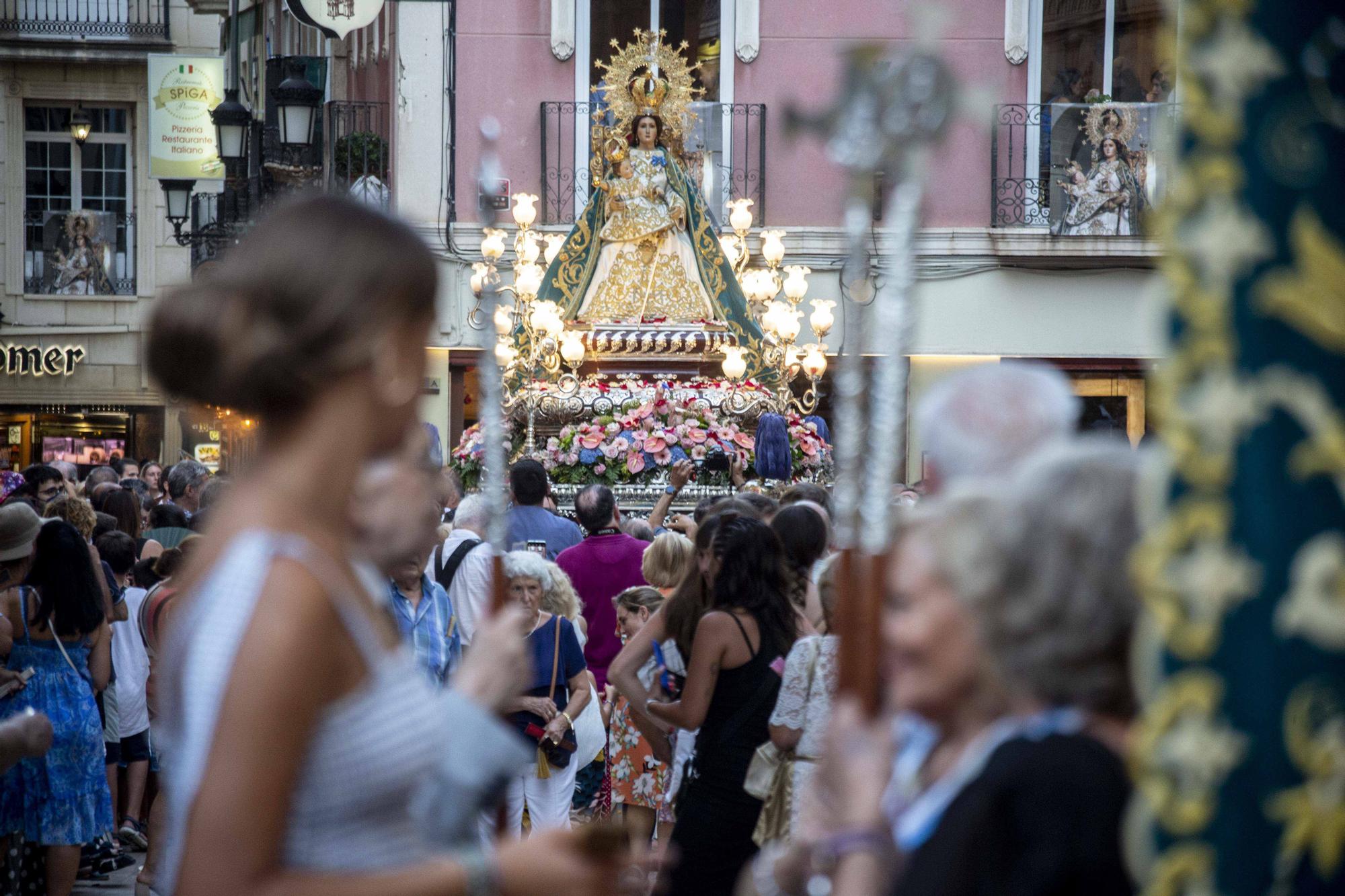 La Patrona de Alicante, la Virgen del Remedio, vuelve a recorrer las calles tras el parón de la pandemia