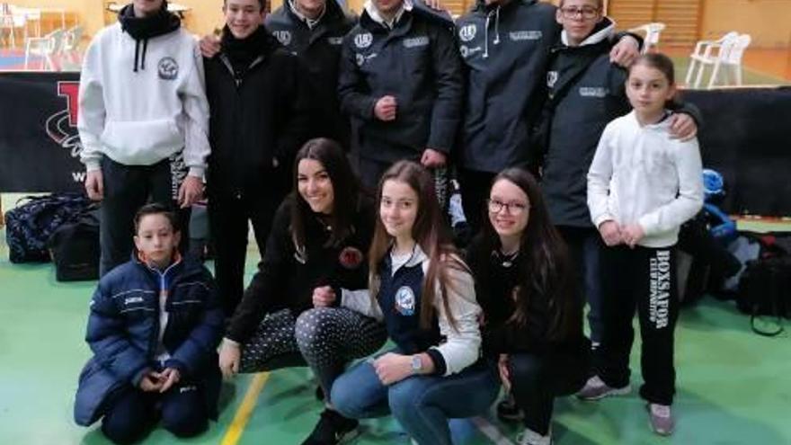 Deportistas y técnico del BoxSafor en Aranjuez.