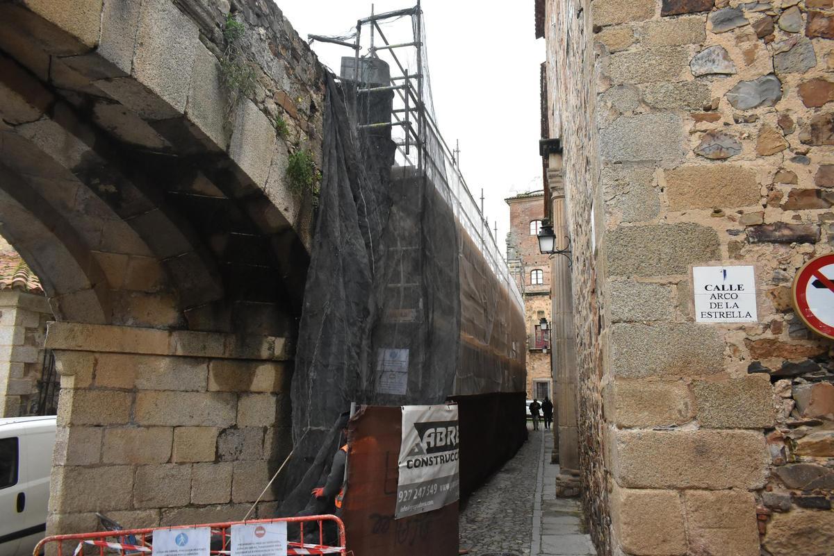 Fotogalería | Los andamios de la reforma de la muralla, en la Torre de Bujaco