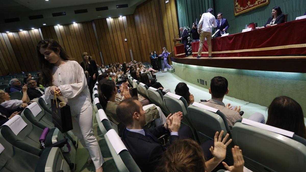 Los nuevos médicos se incorporan al colegio asturiano | MIKI LÓPEZ