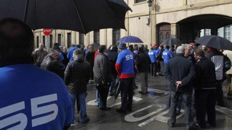 Trubia se vuelca con los despedidos de la Fábrica de Armas