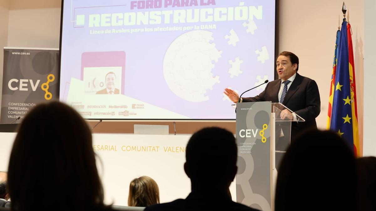 Manuel Illueca en el Foro para la Reconstrucción.
