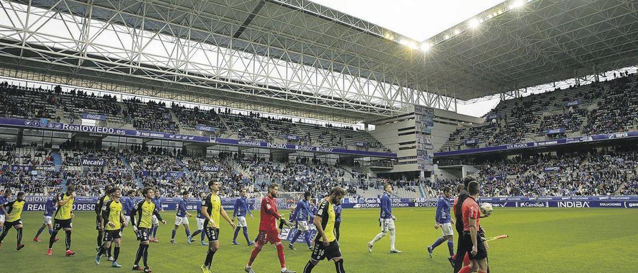 El aspecto del Tartiere en el último partido que disputó el Oviedo ante su público antes de la pandemia, ante el Tenerife.