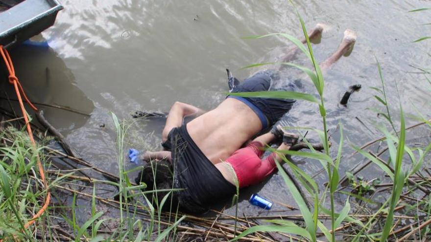 Los cuerpos de los migrantes en el río Bravo.
