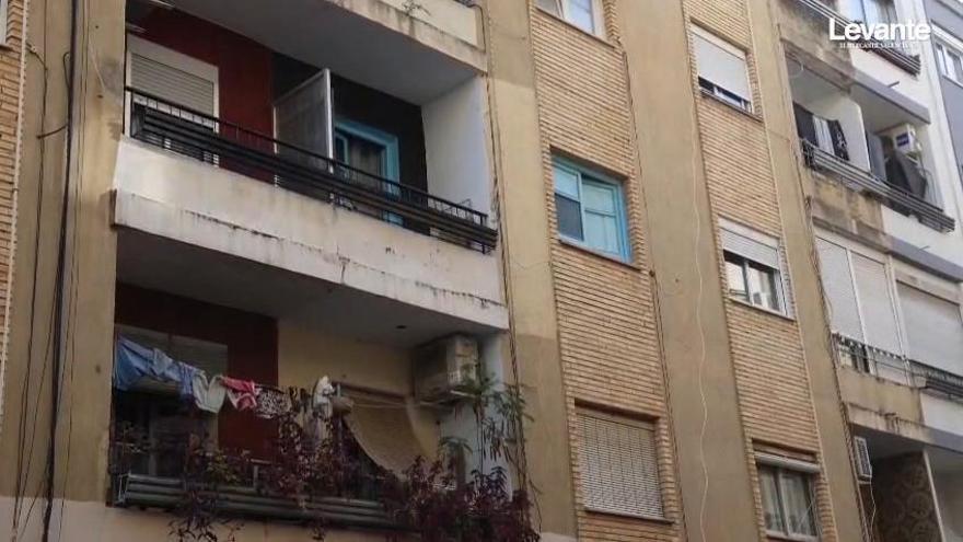 Vecinos de la mujer asesinada por su pareja en Catarroja: "Lo ví ayer por la calle e iba tan 'pancho' "
