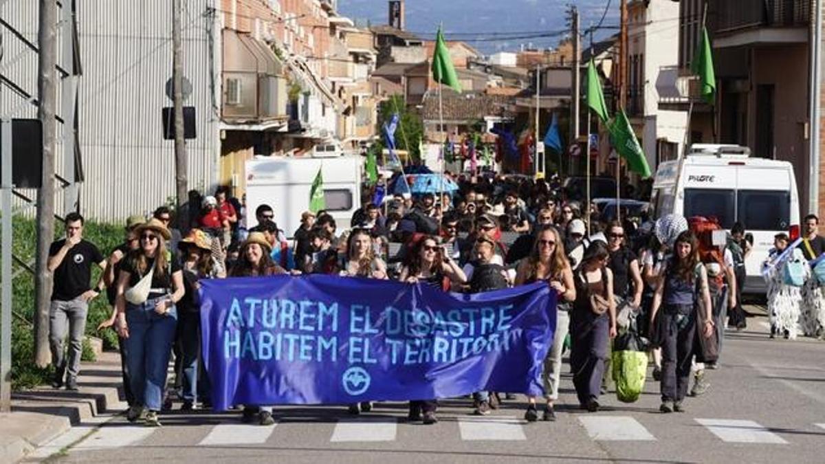 Participants en la marxa de protesta d'aquest divendres a Santpedor