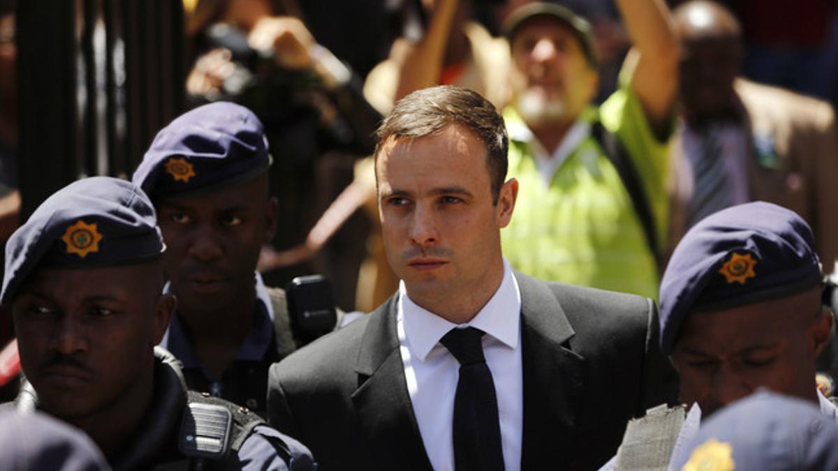 El atleta Oscar Pistorius entrando al Tribunal Superior de Justícia de Pretoria.