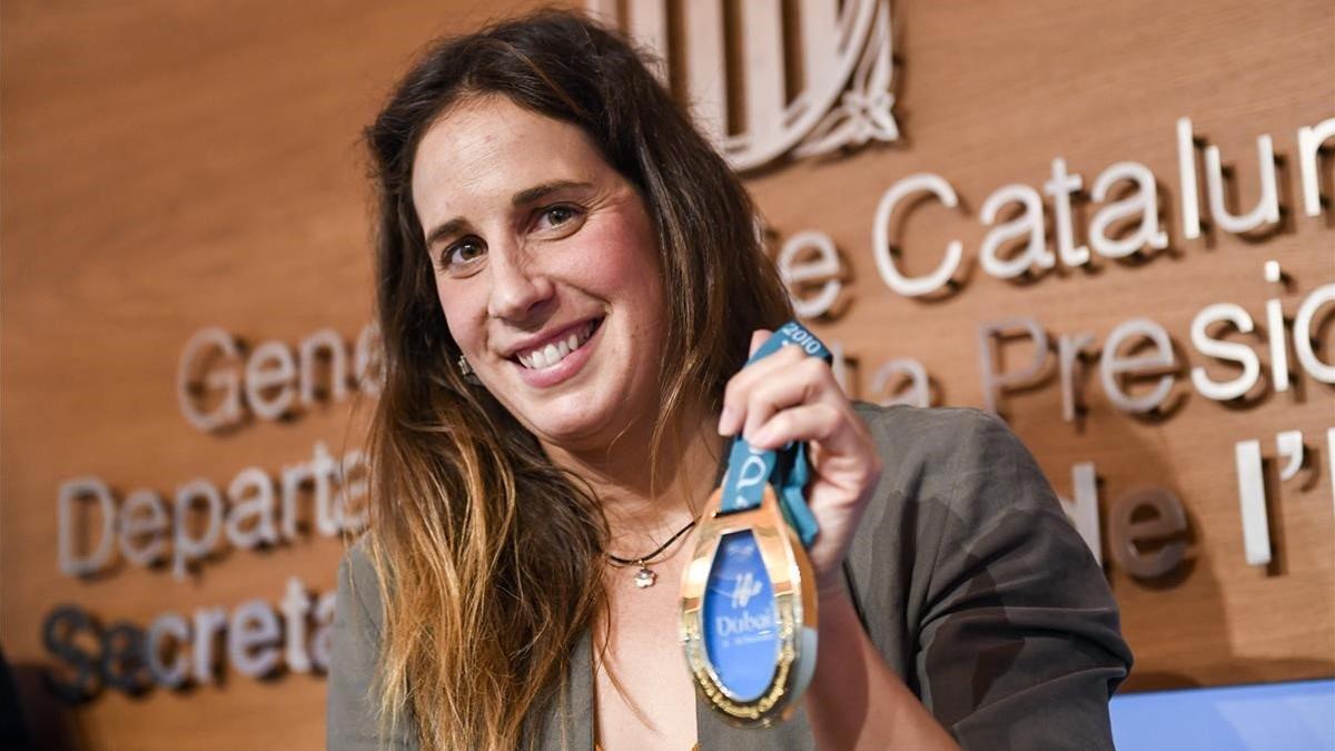 Erika Villaécija, con el oro del Mundial de Dubái del 2010 en piscina corta.