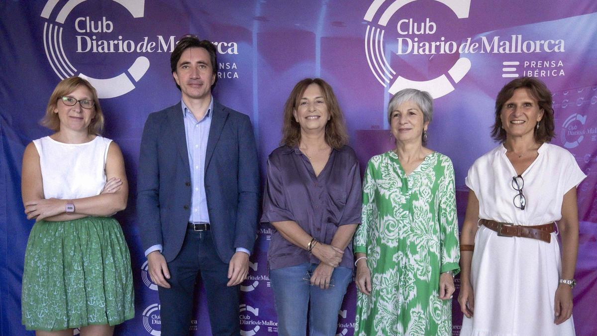Mar Ferragut, Antonio Mondaca, Maria Antònia Carbonell, Francisca Salvà y Cristina Julià en el Club Diario de Mallorca.