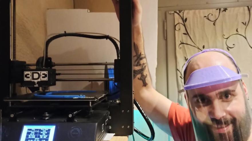 Un jove aficionat a la impressió 3D fa viseres pel servei sanitari de Puigcerdà