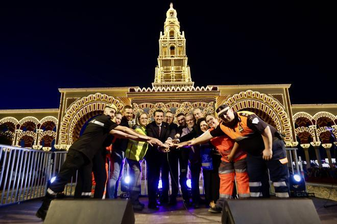 La Feria de Córdoba da inicio con el alumbrado en homenaje a Adamuz