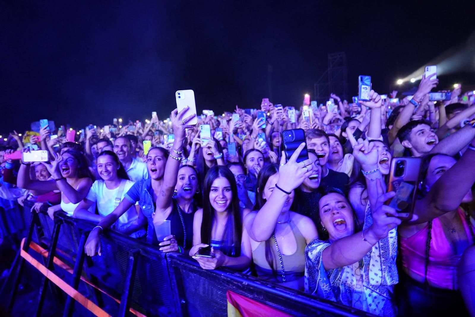 Miles de personas forman colas de horas para ver a Quevedo