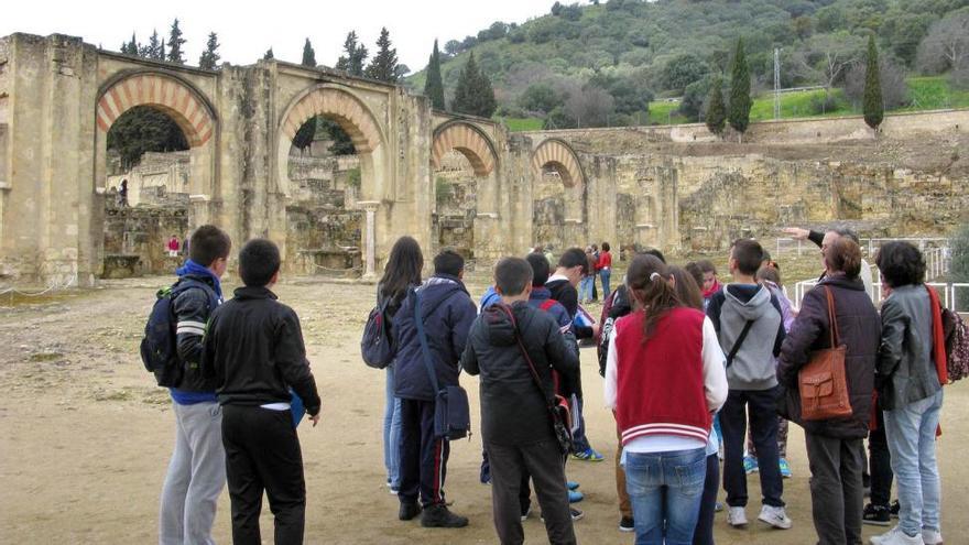 Cultura difunde Medina Azahara entre los institutos con un espectáculo didáctico