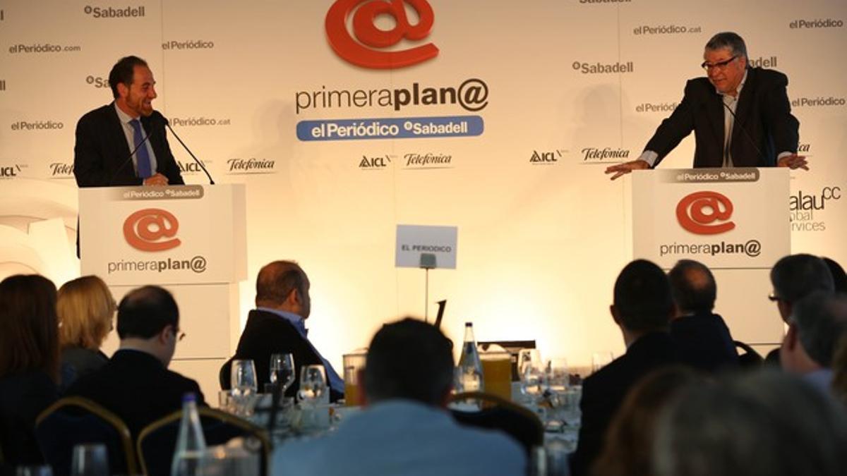 Antonio Balmón, junto al director de EL PERIÓDICO, Enric Hernàndez, en el foro Primera Plan@, este martes.