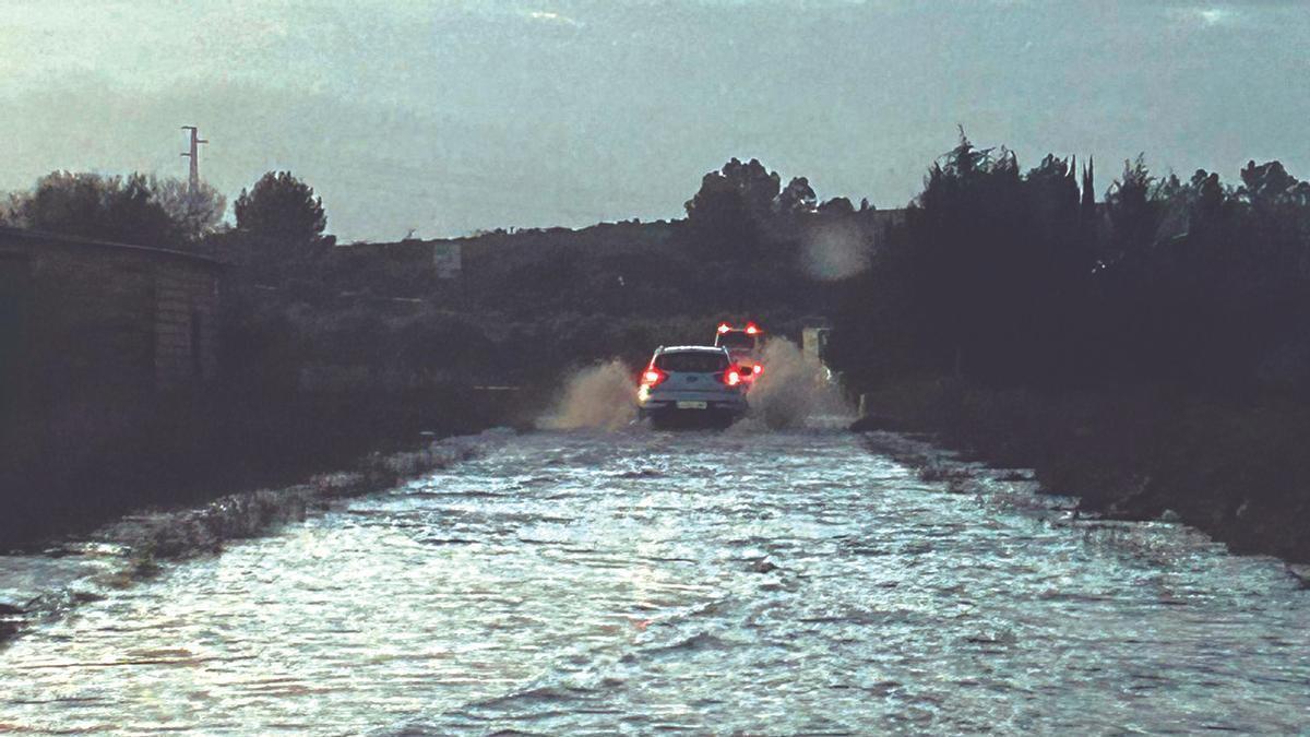 La carretera de San Antonio en El Carpio, inundada