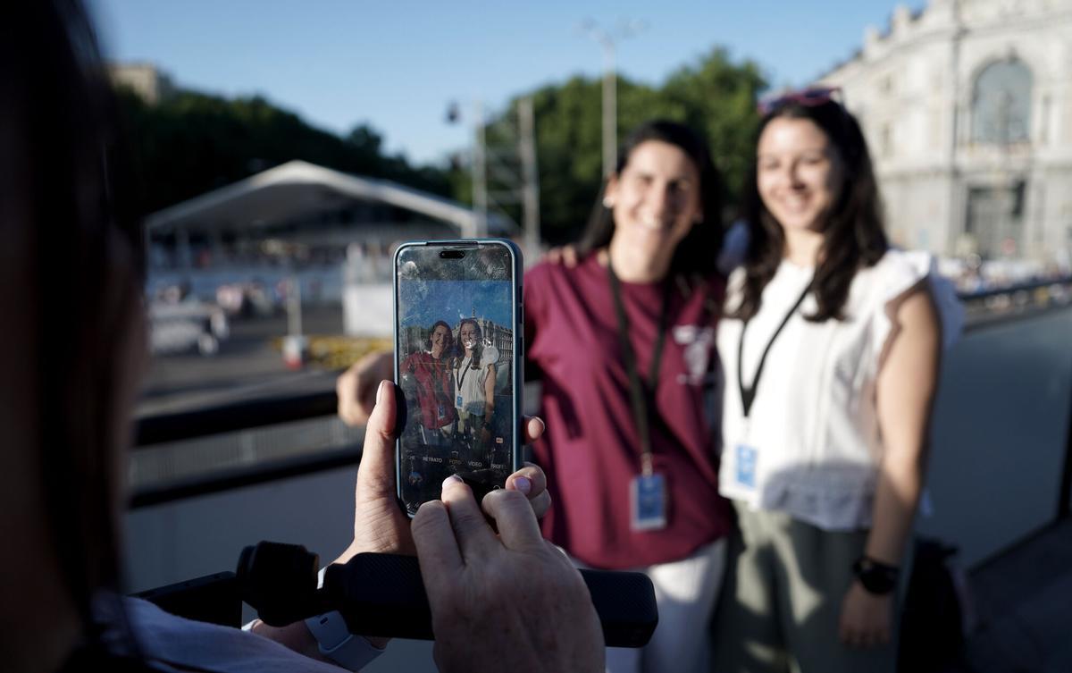 Nadie quiere quedarse sin su foto de recuerdo.
