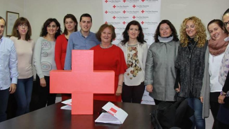 Los miembros de Cruz Roja lanzaron ayer una señal de emergencia por la reducción de los fondos.