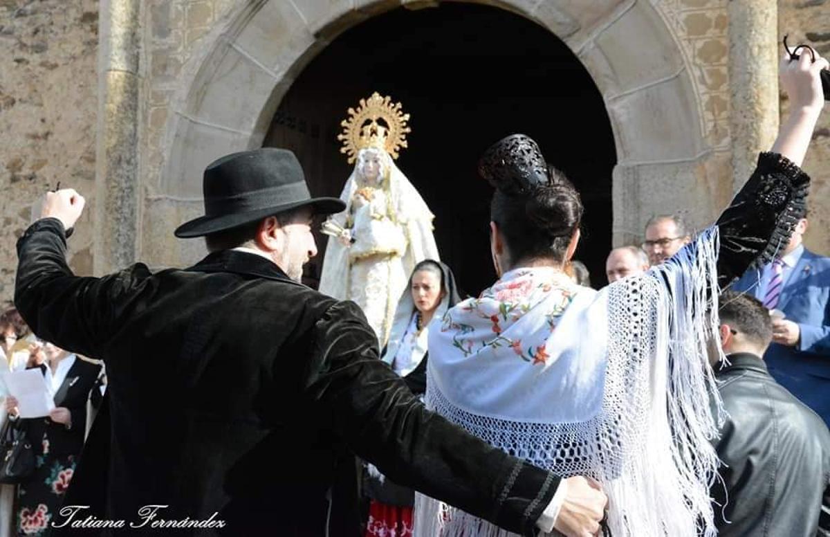 Baile a Nuestra Señora del Rosario.