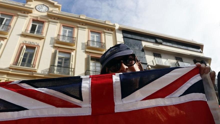 Imagen de una reciente manifestación de residentes británicos contra el Brexit celebrada en la plaza de la Constitución de la capital malagueña.