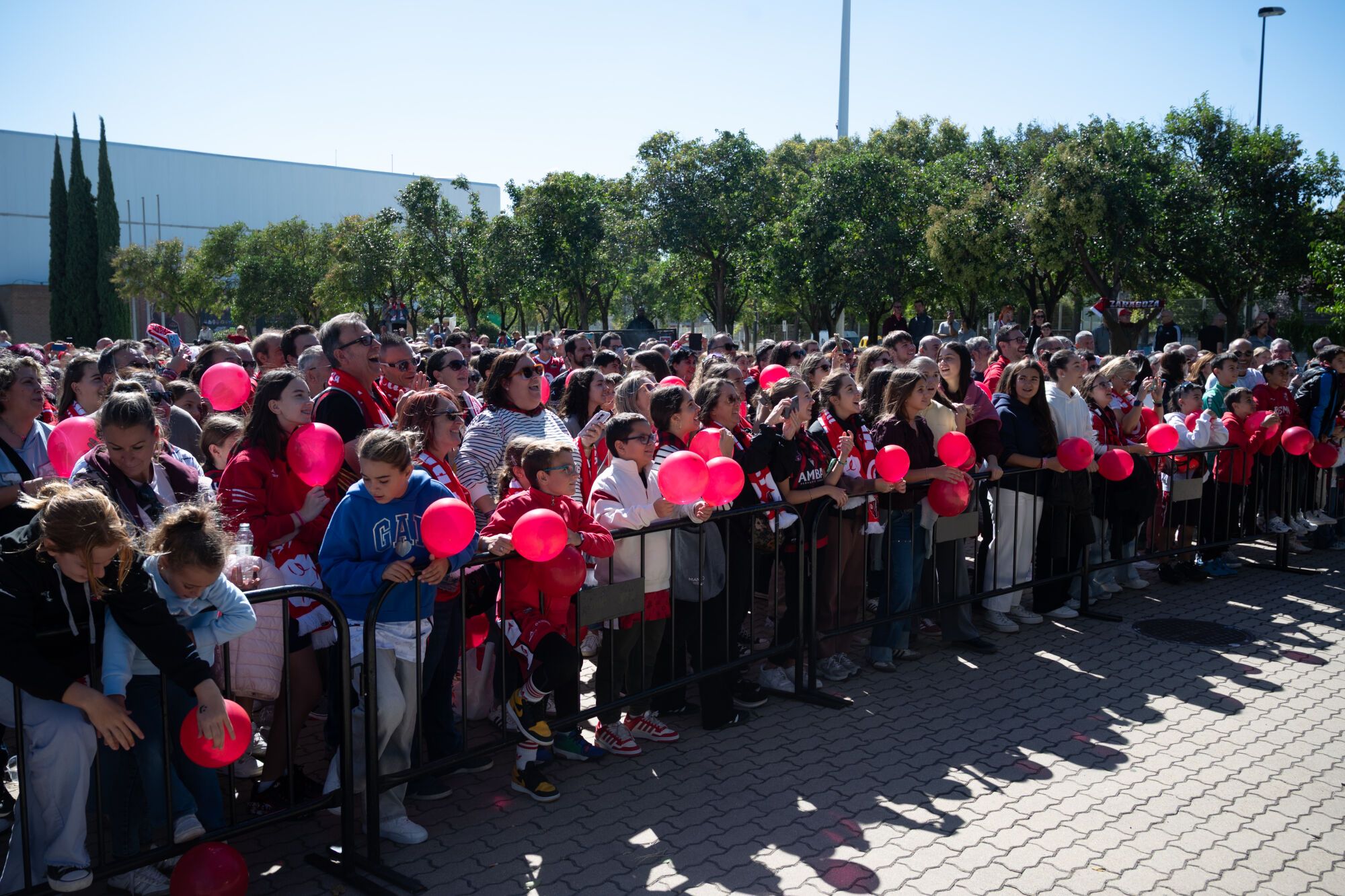 El Casademont Zaragoza celebra la Supercopa ante su afición