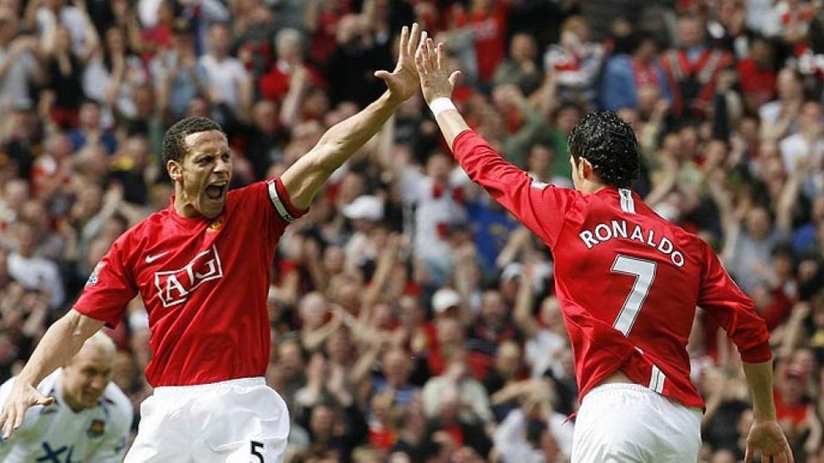 Rio Ferdinand y Cristiano Ronaldo durante su etapa juntos en el Manchester United.