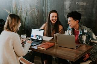 Viernes en la oficina: del fin de la corbata a las charlas con el equipo