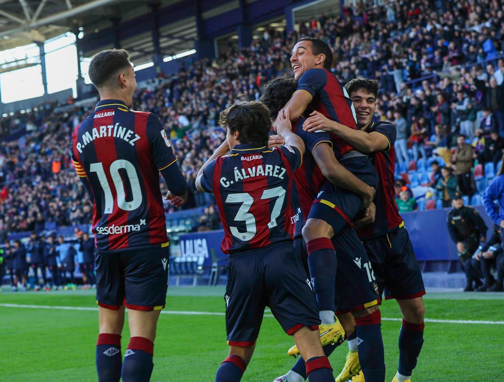 El Levante - Huesca, en imágenes