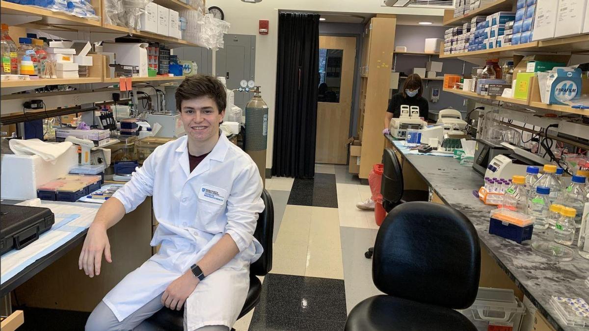 Manuel Rico en el laboratorio.