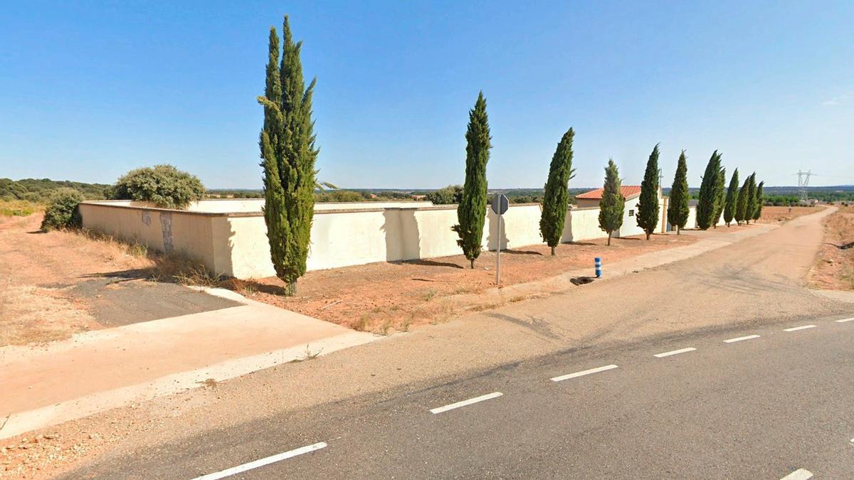 Cementerio muncipal de Santa Marta de Tera, en la carretera hacia Granucillo de Vidriales.