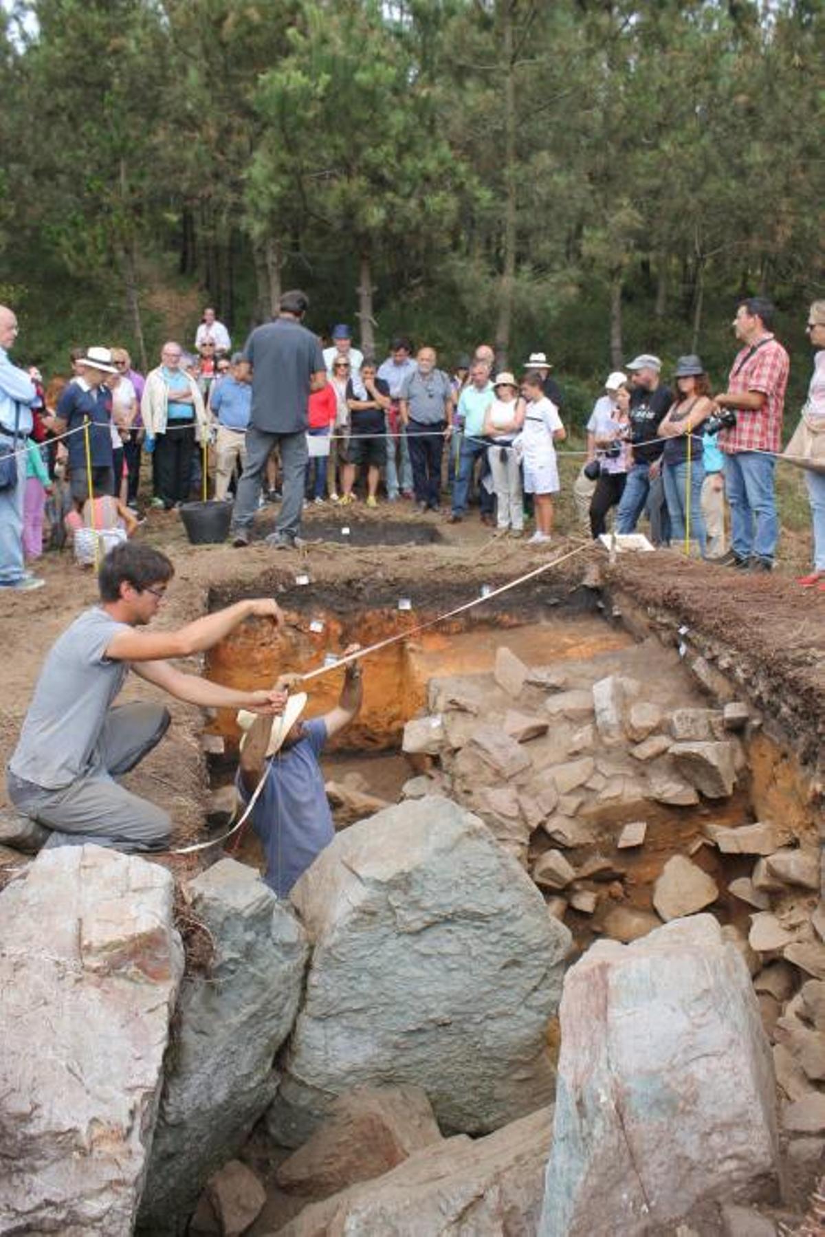Jornada de puertas abiertas en el dólmen de Salas