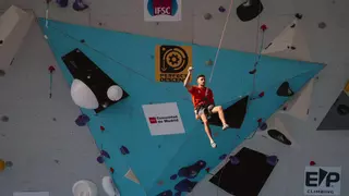 Así ha sido la llegada de Alberto Ginés a la cima del muro de competición