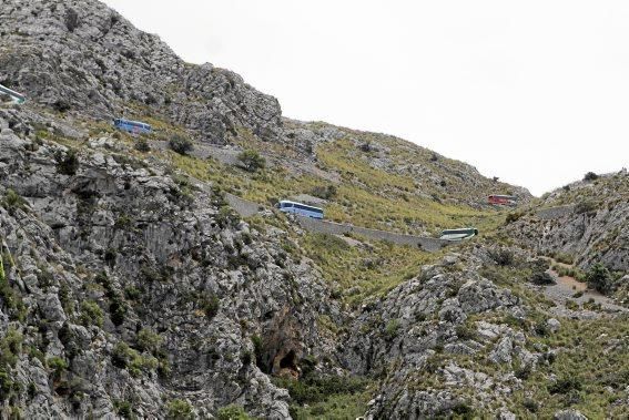 Im Torrent de Pareis, einer der größten Touristenattraktionen der Insel, stapeln sich die Besucher. Seit Wochen schafft keiner den Müll weg, auf der berühmten Serpentinenstraße staut sich der Verkehr, am Ufer haben Taschendiebe leichtes Spiel. Es ist ein Albtraum, sagen die Anwohner.