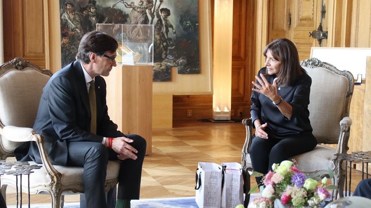 Illa y la alcaldesa de París sitúan la vivienda y las pensiones como carpetas clave para frenar a la extrema derecha