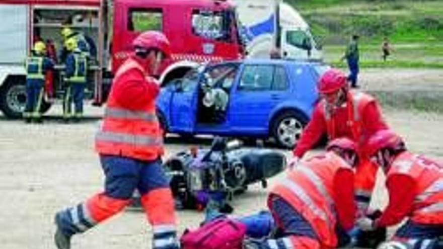 Un simulacro de accidentecentra la jornada de Cruz Roja