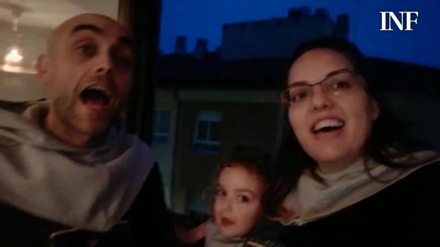 San Vicente canta el Himno al Fester desde los balcones