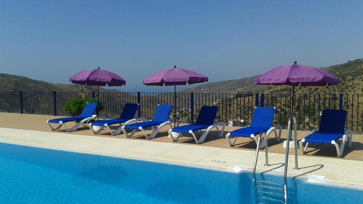 Piscina municipal de Totalán, una de las más bonitas y baratas de toda Málaga, con entradas desde 1 euro