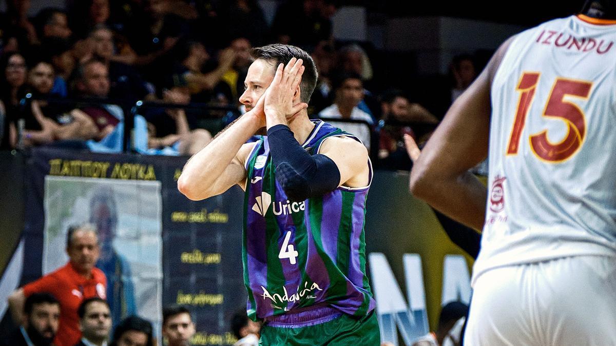 Tyler Kalinoski, celebra el final de la BCL contra el Galatasaray.