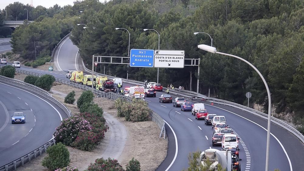 Cinco heridos en una colisión frontal en la autopista